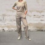  Tuta elasticizzata disponibile in tre colori con tasche