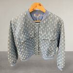  JACKET JEANS GIROCOLLO TRAFORATO  CORTO con fodera polsini e orlo di maglia ,tasche applicate ,bottoni